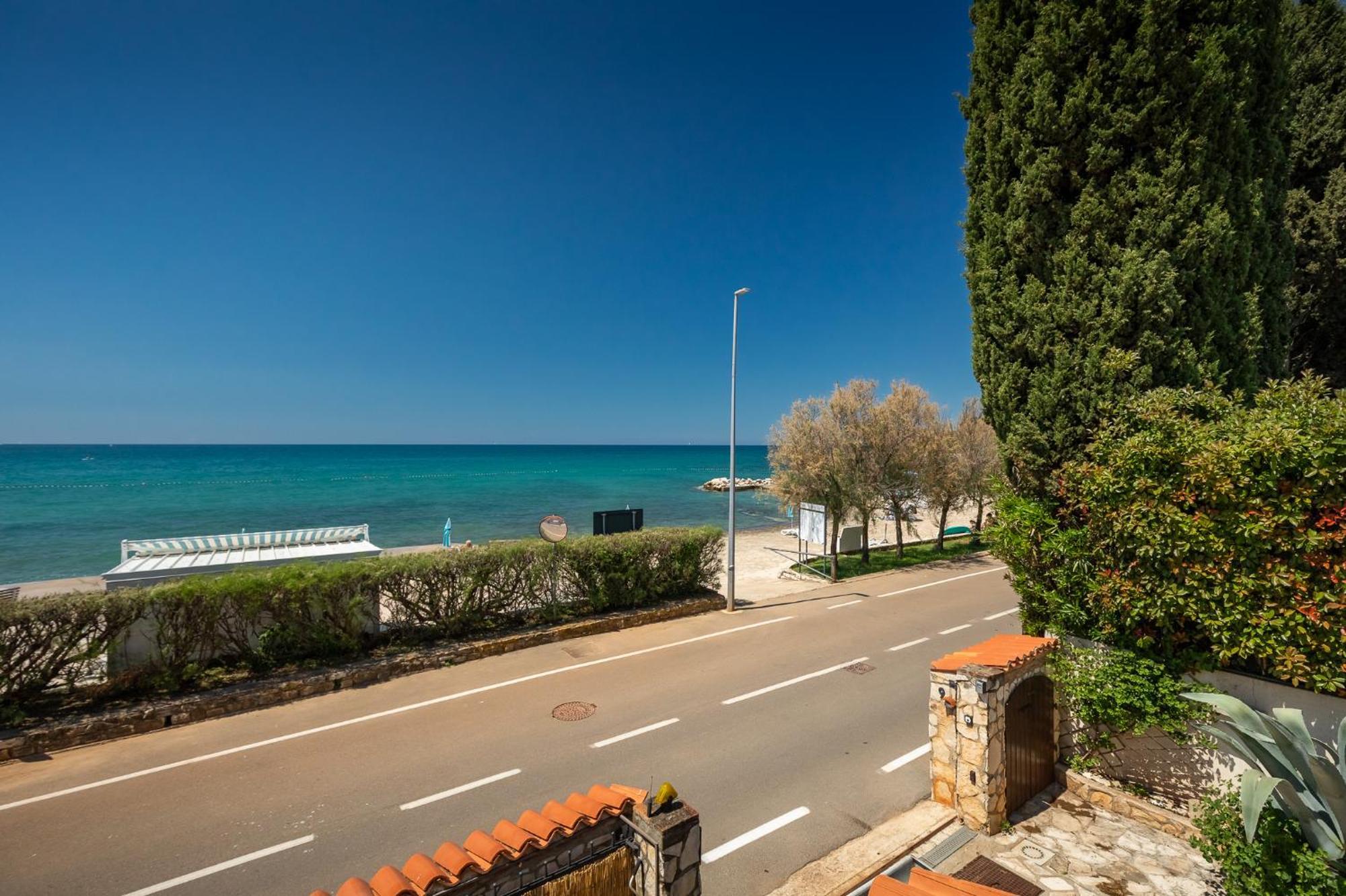 Beach House - Sea Breeze Poreč Exterior foto